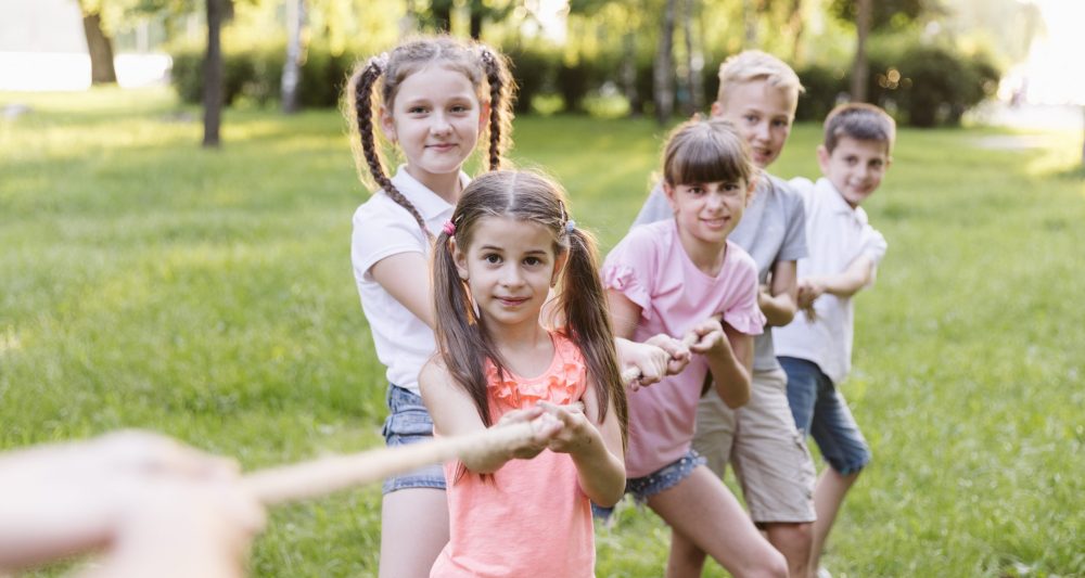 best-friends-being-team-tug-war